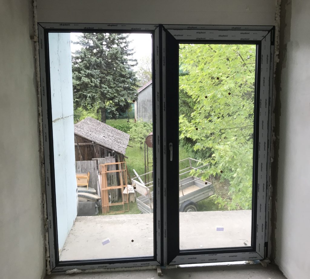 műanyag ablak akció, 150x150 műanyag ablak, műanyag ablak gyártás, 60x60 ablak, színes műanyag ablak, 3 rétegű ablak, bontás nélküli ablak csere, bukó ablak, nyíló ablak, bukó nyíló ablak, fehér nyílászárók, modern nyílászárók, emelő toló erkélyajtó, bukó toló erkélyajtó, teraszajtó méretek, aluplast műanyag ablak, télikert készítése, télikert, télikert gyártása, műanyag télikert, két szárnyú ablak, egy szárnyú ablak, minőségi nyílászárók, új ablak, új műanyag ablak, salamander műanyag ablak,