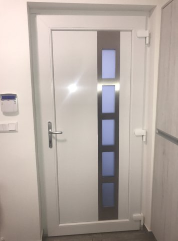 Aluplast Ideal 8000 Fehér színű Bejárati Ajtó-Inox 11 prémium palelle,