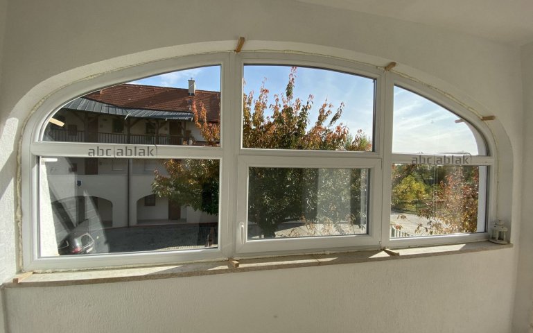 decco Íves műanyag ablak,