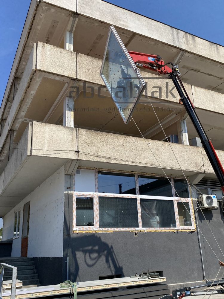 műanyag ablak színek, ablak csere, kerek ablak, tolóablak ár, új ablak, műanyag ablak színek, színes műanyag ablak árak, 60x60 bukó nyíló műanyag ablak, 90x120 ablak, barna műanyag ablak, fa hatású műanyag ablak, műanyag ablak színek,