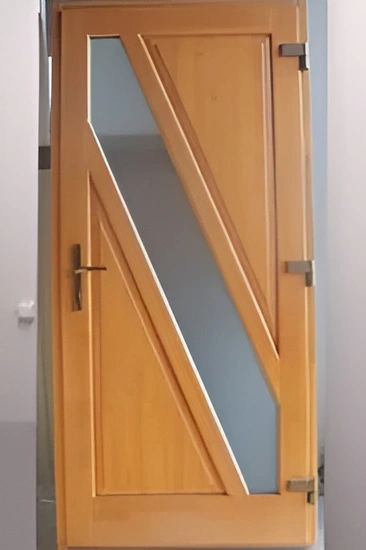 fa bejárati ajtó